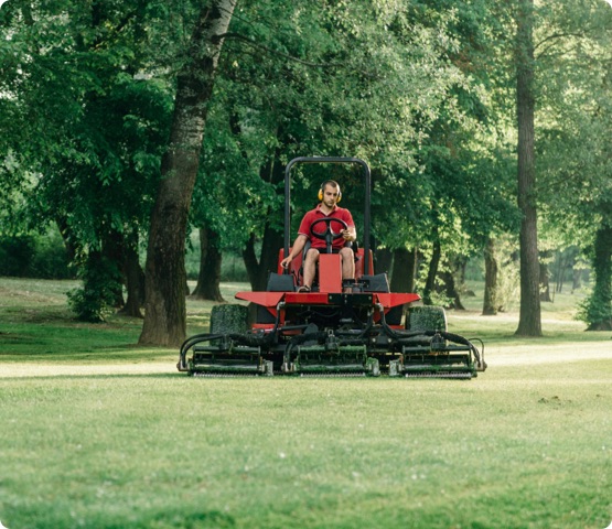 Golf course and landscaping maintenance equipment, fairway mower